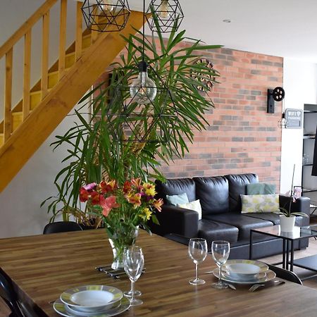 Gite 5 pers avec 2h espace bien-être privatisé inclus dans le prix de la nuit 80m2 de détente Équilly Esterno foto